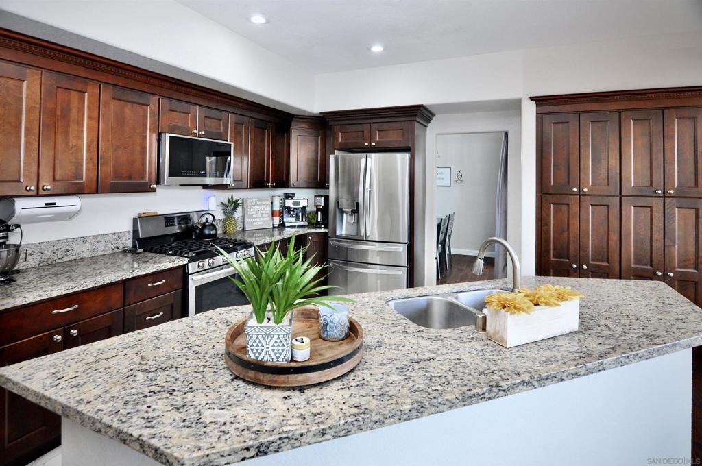 5005 Caspian Property Photo 19