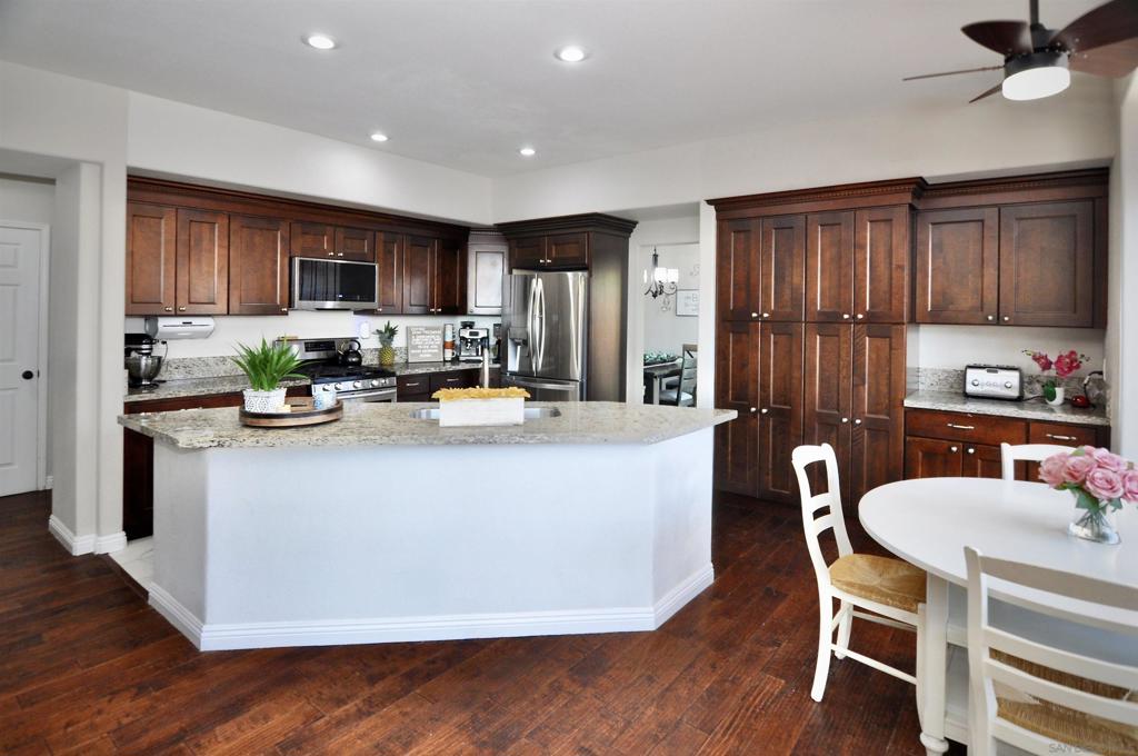 5005 Caspian Property Photo 23