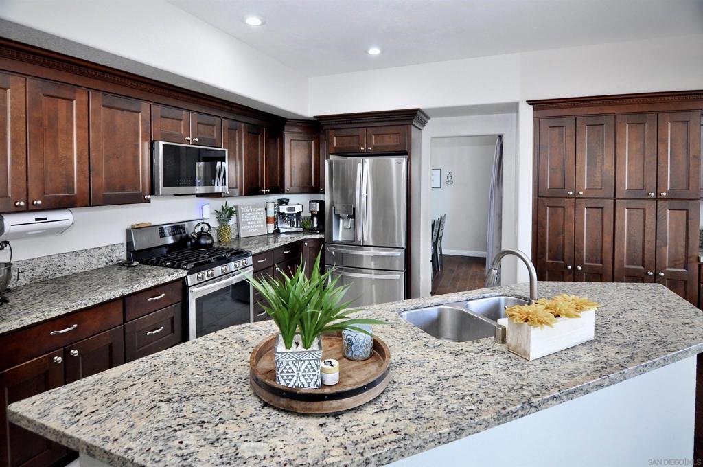 5005 Caspian Property Photo 27