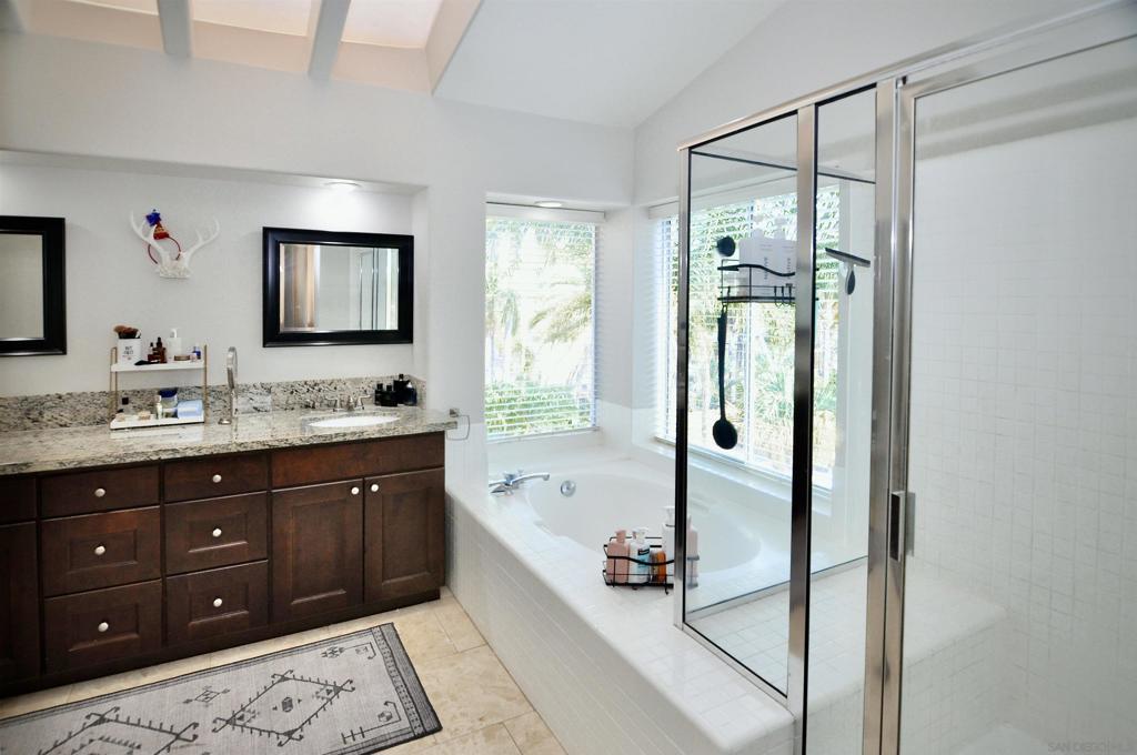 5005 Caspian Property Photo 44