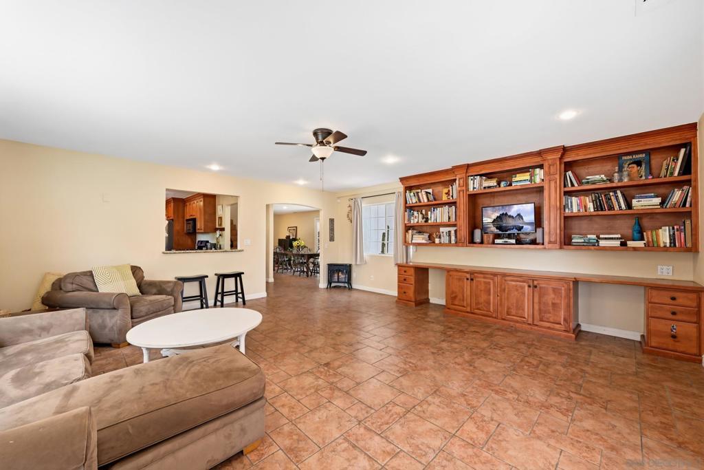 2744 Felicita Property Photo 4
