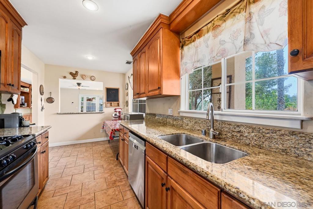 2744 Felicita Property Photo 5