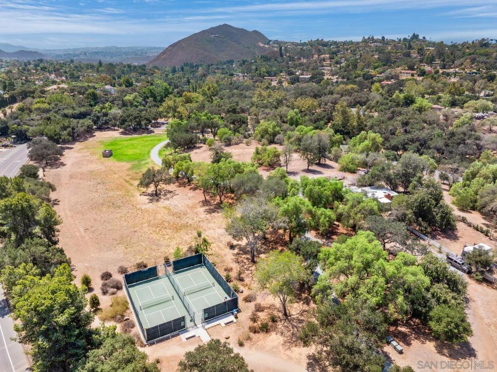 2744 Felicita Property Photo 32