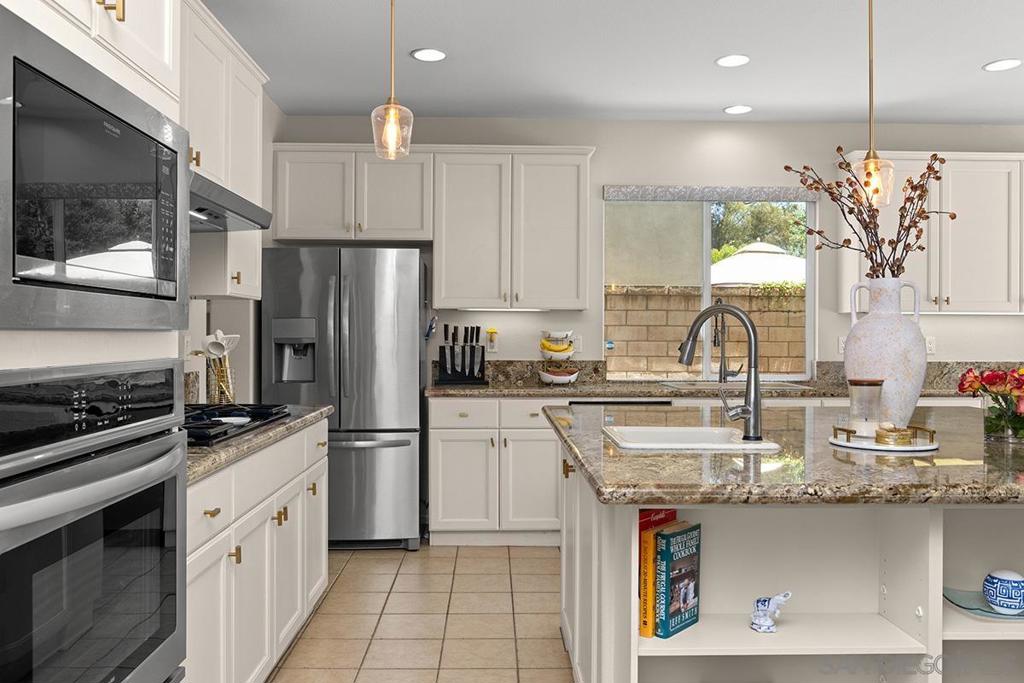 2340 Douglaston Glen Property Photo 10