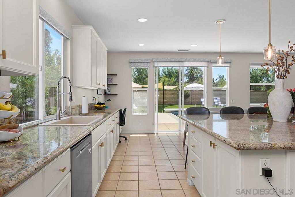 2340 Douglaston Glen Property Photo 11