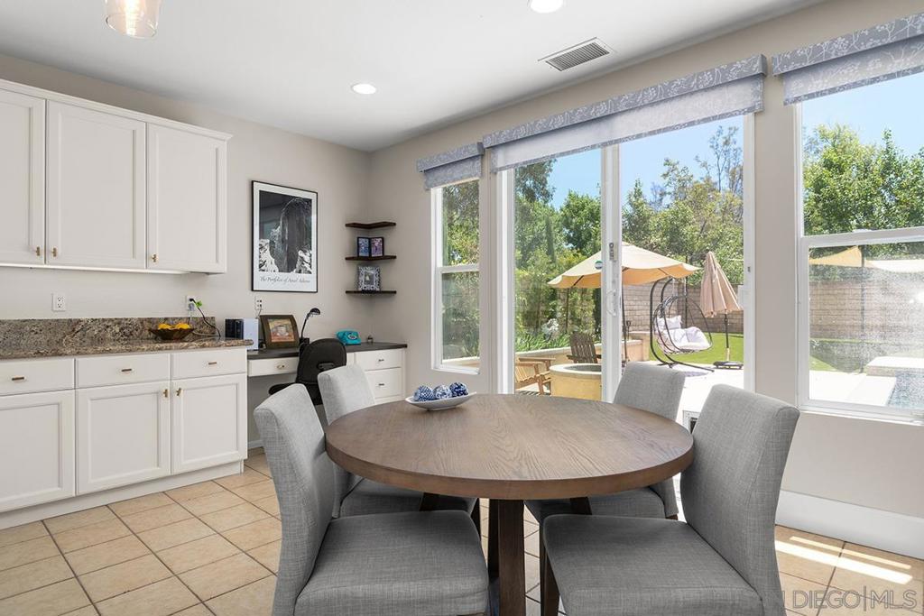 2340 Douglaston Glen Property Photo 12