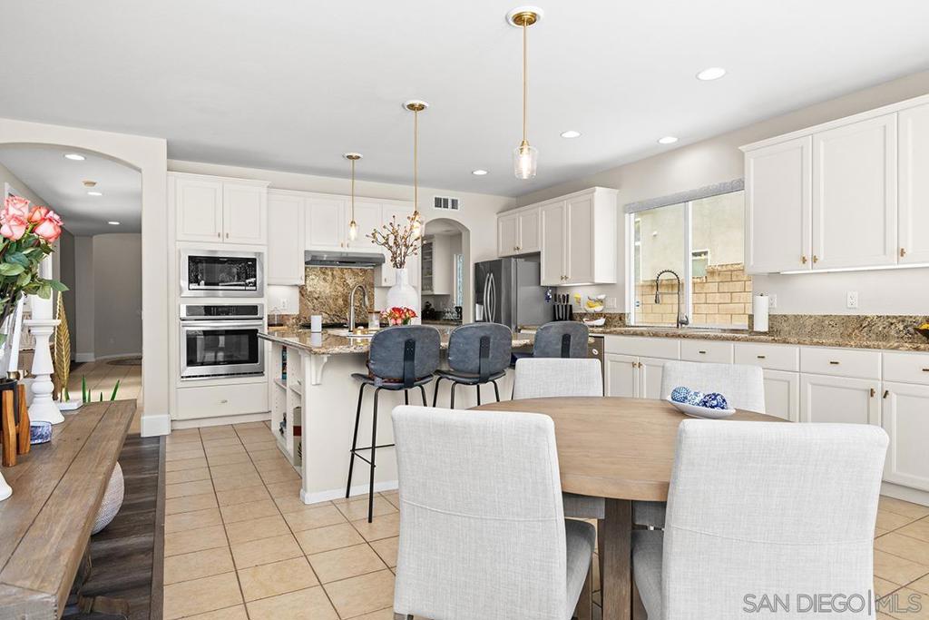 2340 Douglaston Glen Property Photo 22