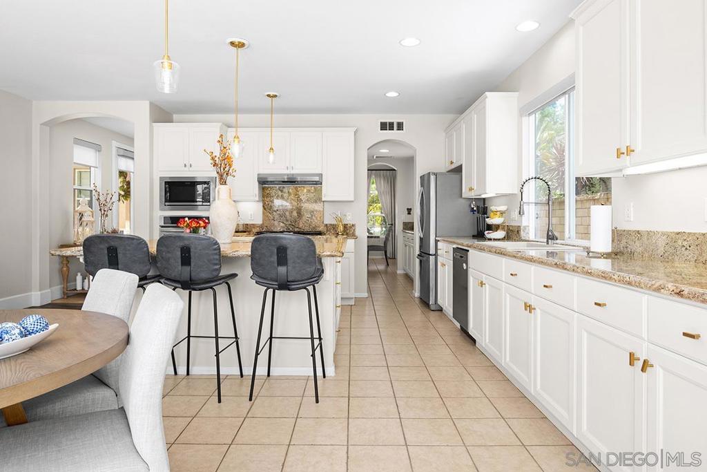 2340 Douglaston Glen Property Photo 23