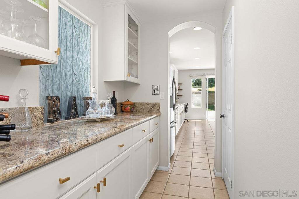 2340 Douglaston Glen Property Photo 24