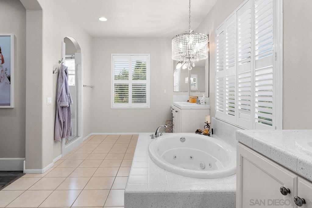 2340 Douglaston Glen Property Photo 33