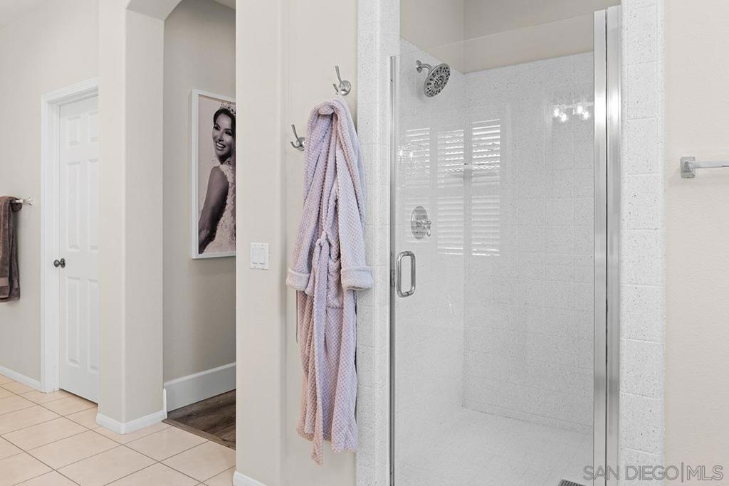 2340 Douglaston Glen Property Photo 35
