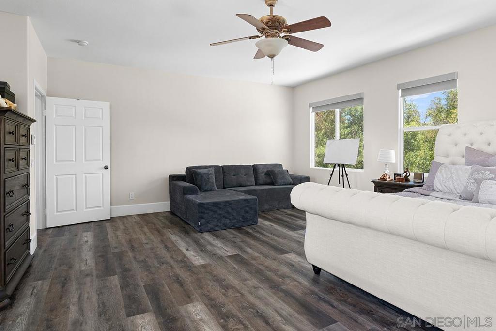 2340 Douglaston Glen Property Photo 36