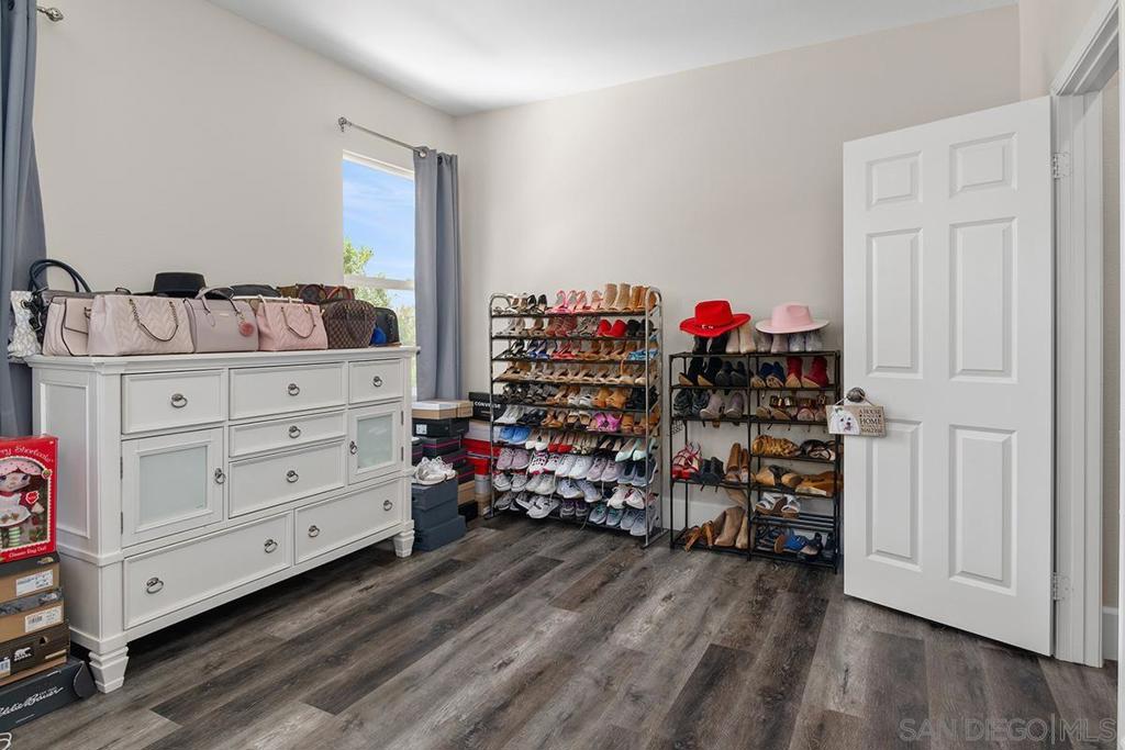 2340 Douglaston Glen Property Photo 41