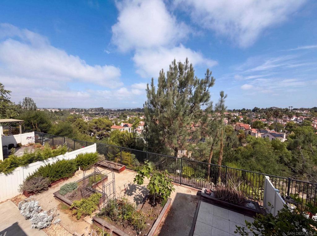 1242 Via Candelas Property Photo 24