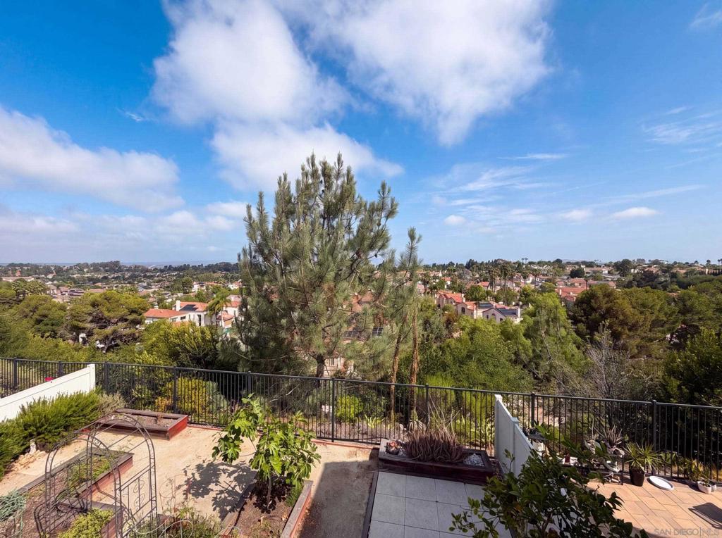 1242 Via Candelas Property Photo 25