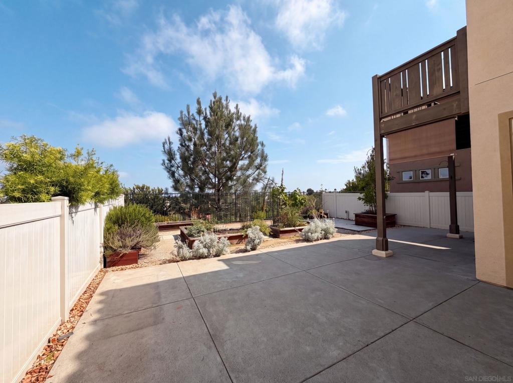 1242 Via Candelas Property Photo 27