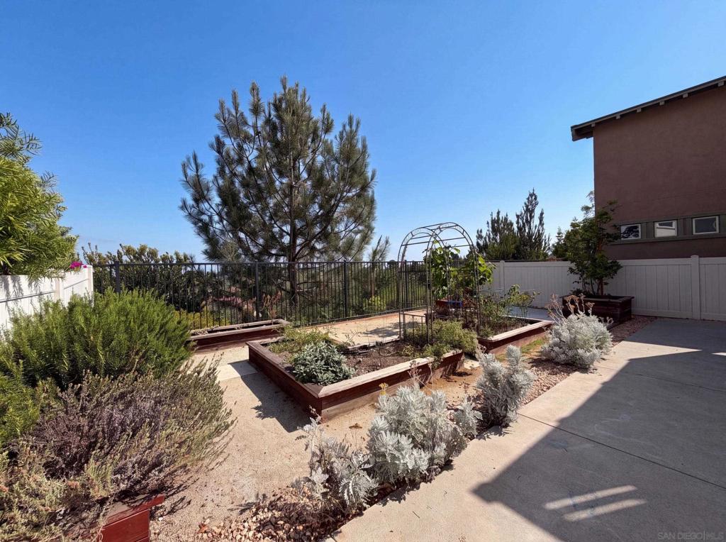 1242 Via Candelas Property Photo 28