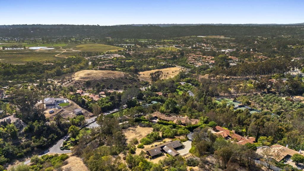 6015 Paseo Valencia Property Photo 4
