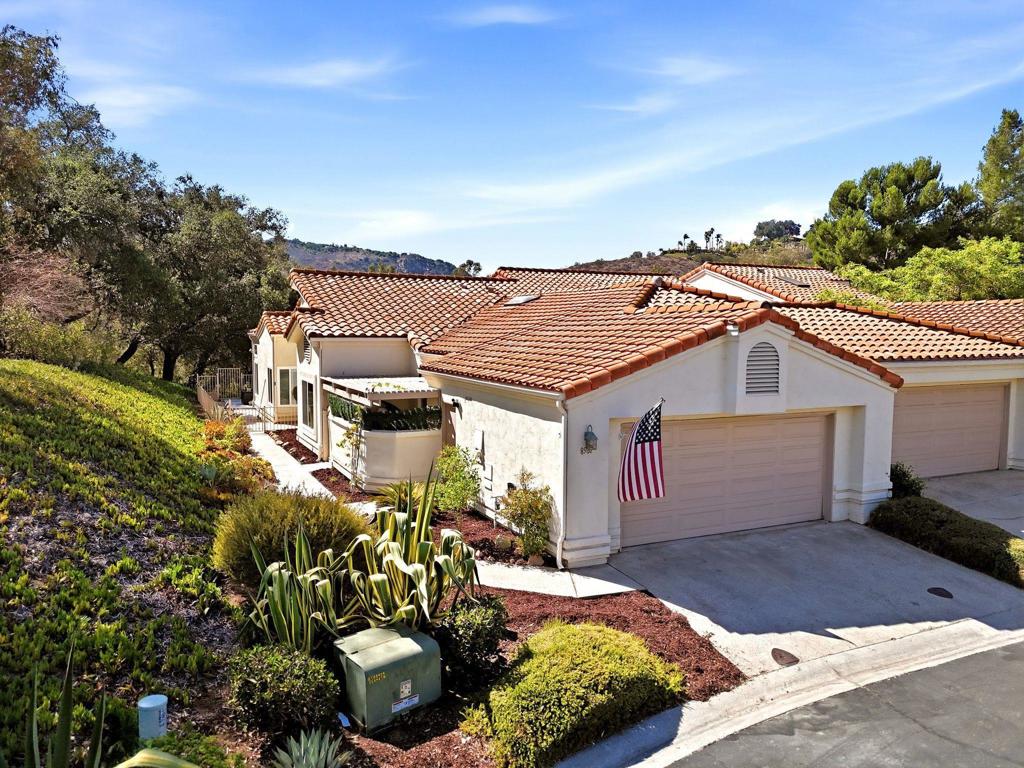 8981 Circle R View Property Photo 1