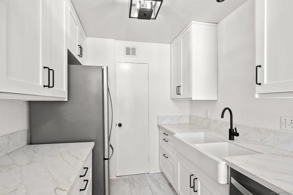 4851 Collwood Blvd B Property Photo 3
