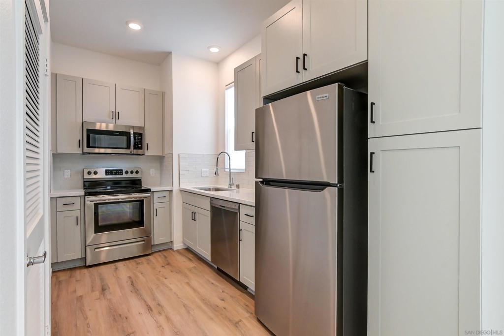 2054 58 N Highland Ave Property Photo 1