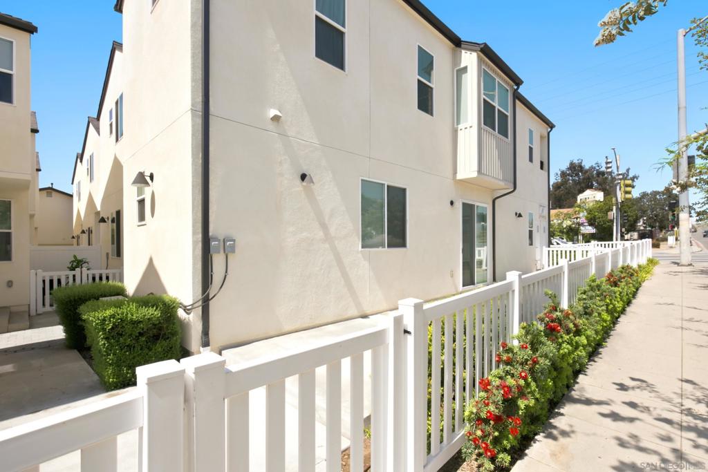2054 58 N Highland Ave Property Photo 4