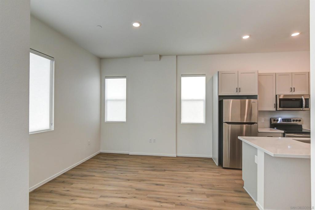 2054 58 N Highland Ave Property Photo 7