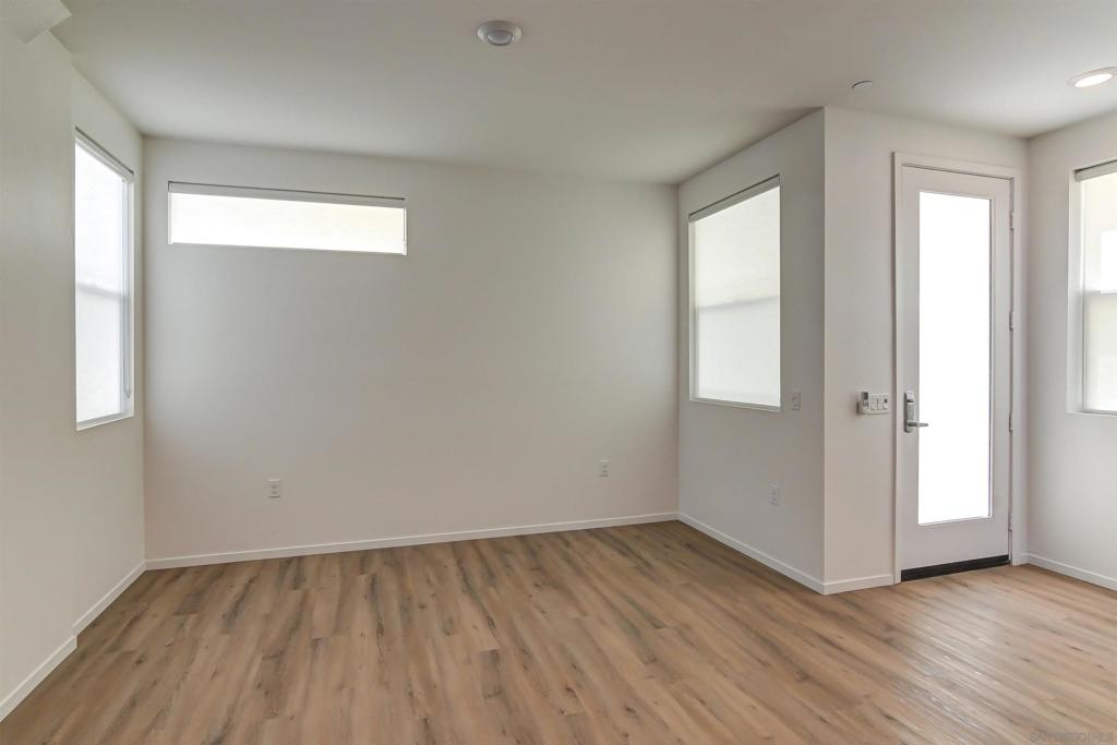 2054 58 N Highland Ave Property Photo 9