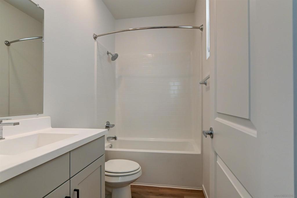 2054 58 N Highland Ave Property Photo 14