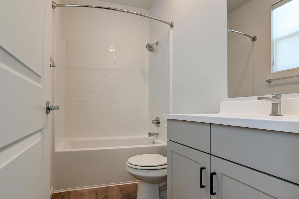 2054 58 N Highland Ave Property Photo 15