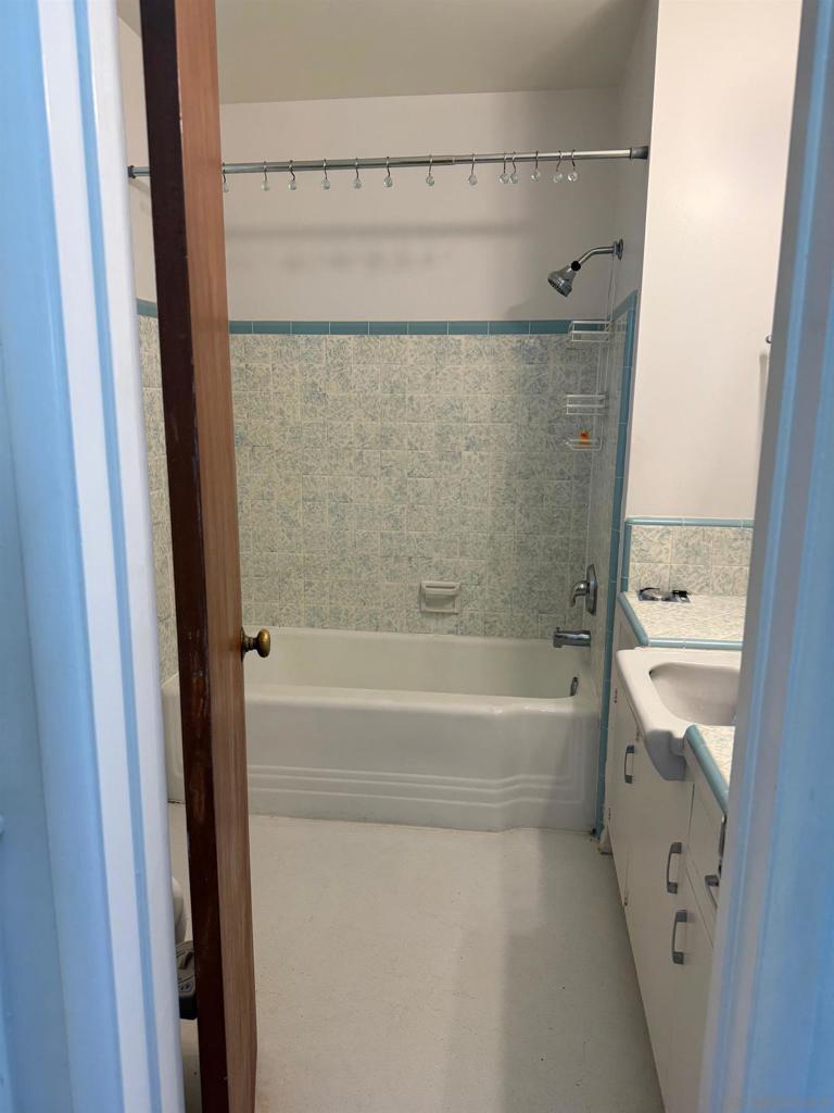 471 E Ave Property Photo 4