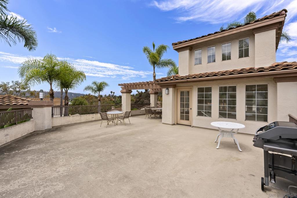 7439 Altiva Place Property Photo 32