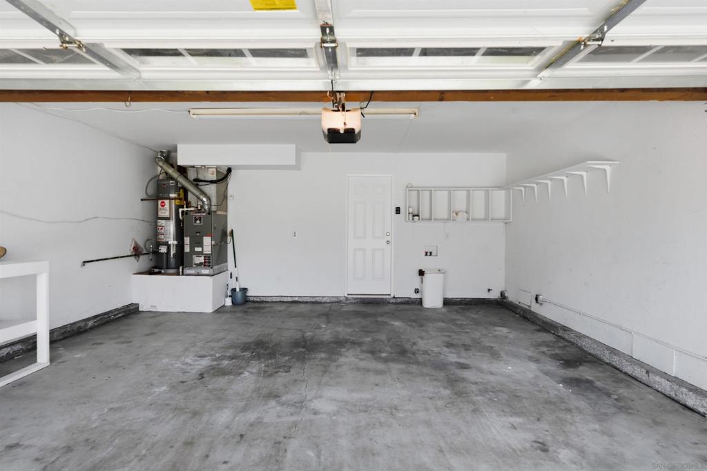 633 Thunder Gln Property Photo 4