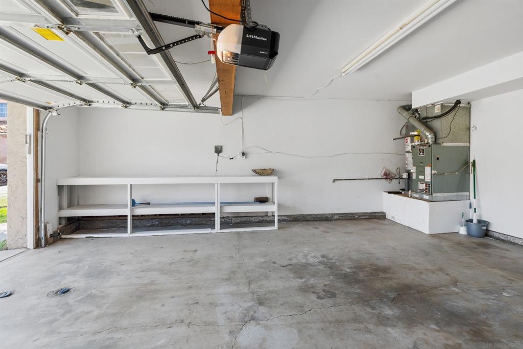 633 Thunder Gln Property Photo 5