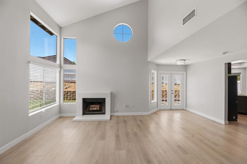 633 Thunder Gln Property Photo 8
