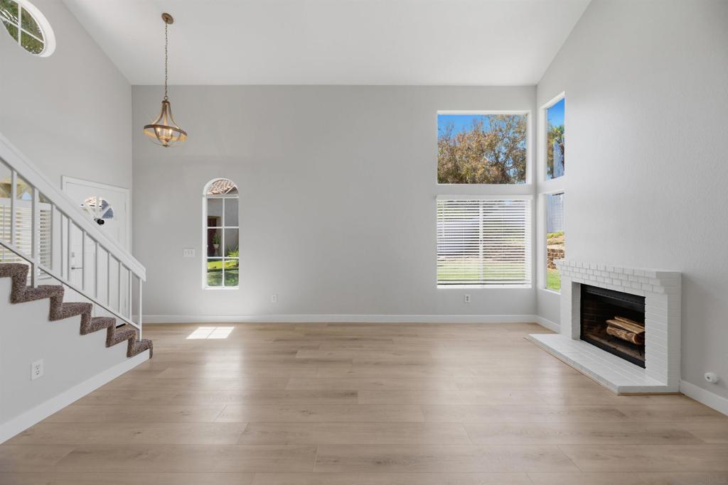 633 Thunder Gln Property Photo 9