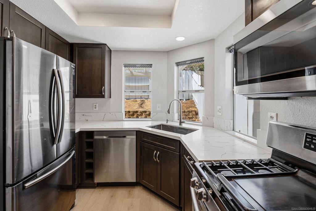 633 Thunder Gln Property Photo 12