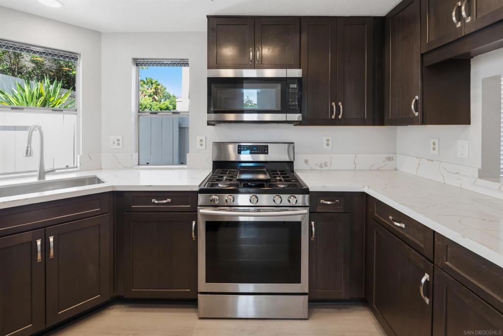 633 Thunder Gln Property Photo 13
