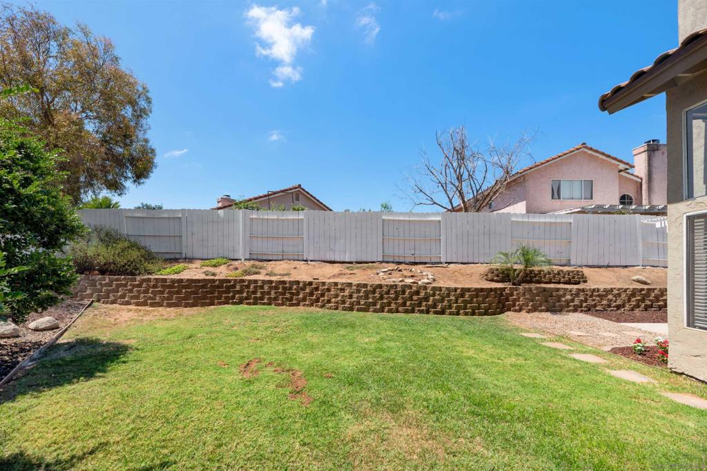633 Thunder Gln Property Photo 32