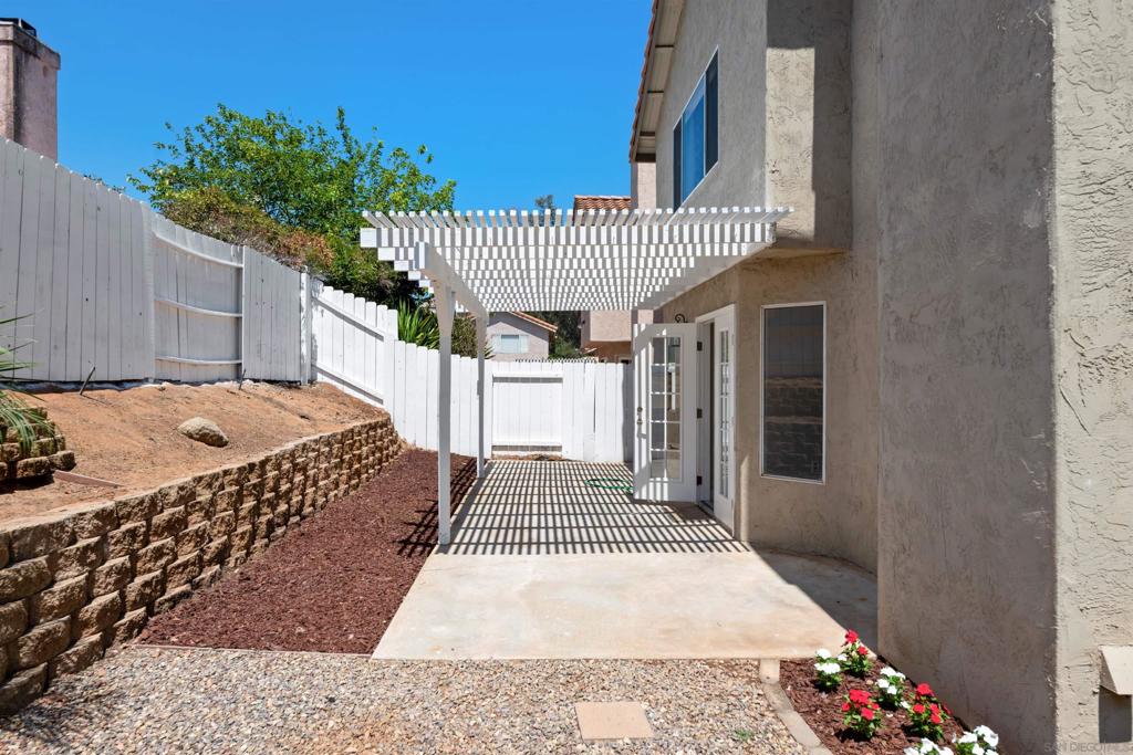 633 Thunder Gln Property Photo 34
