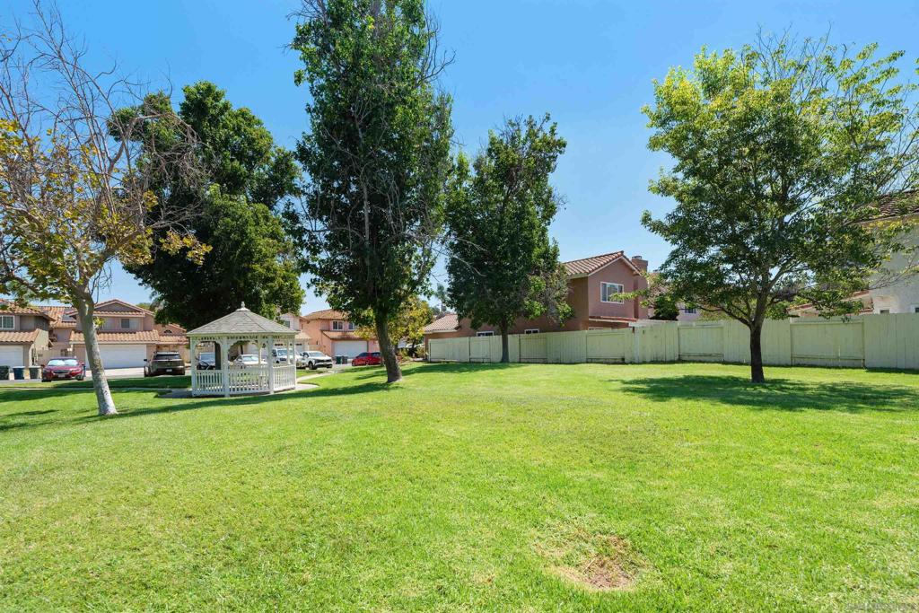 633 Thunder Gln Property Photo 37