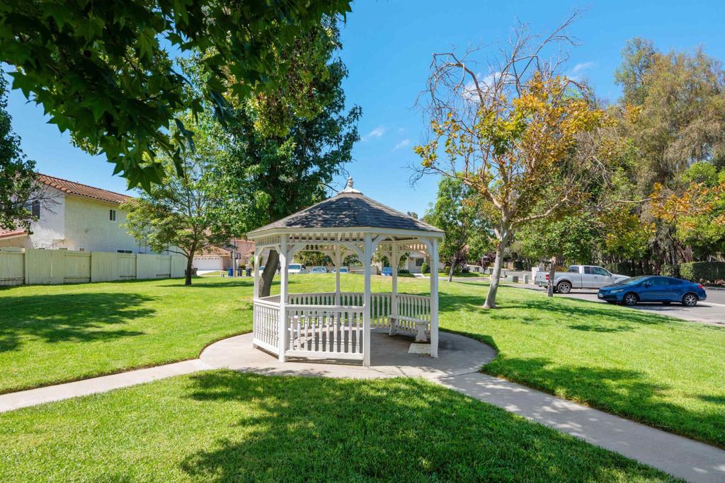 633 Thunder Gln Property Photo 38