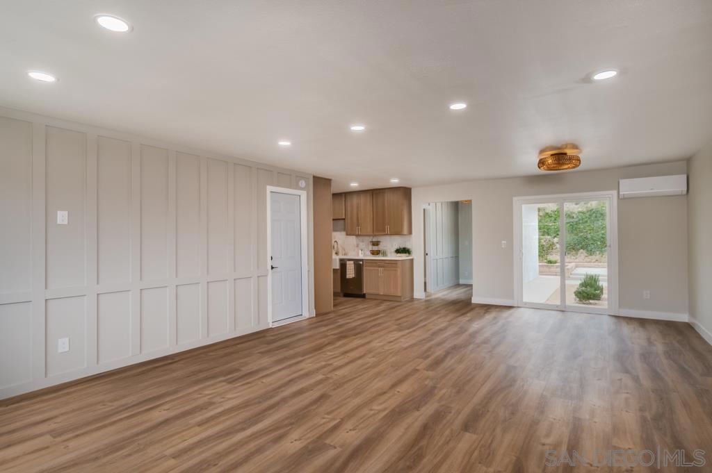 24 E Paisley Property Photo 4