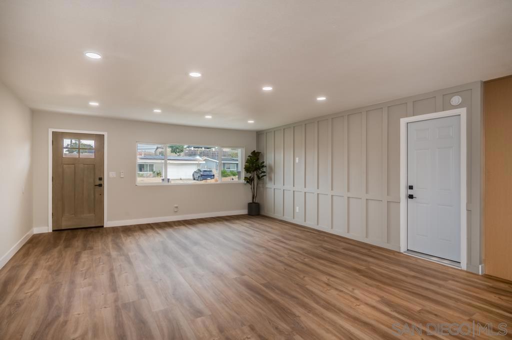 24 E Paisley Property Photo 5