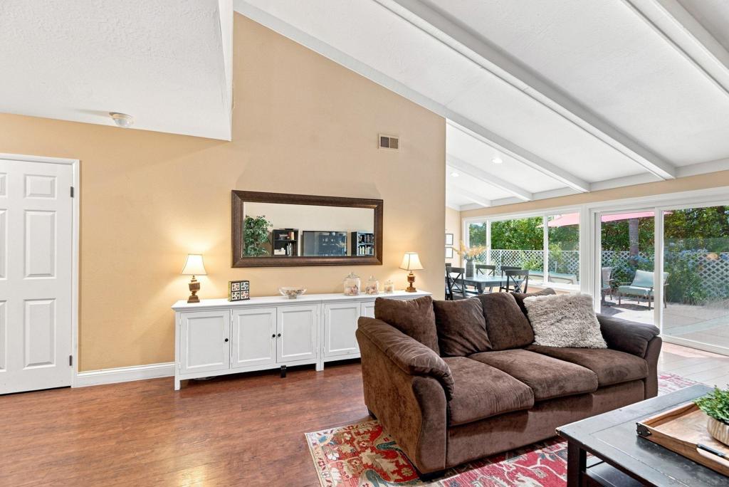 12579 Cresta Pl Property Photo 4