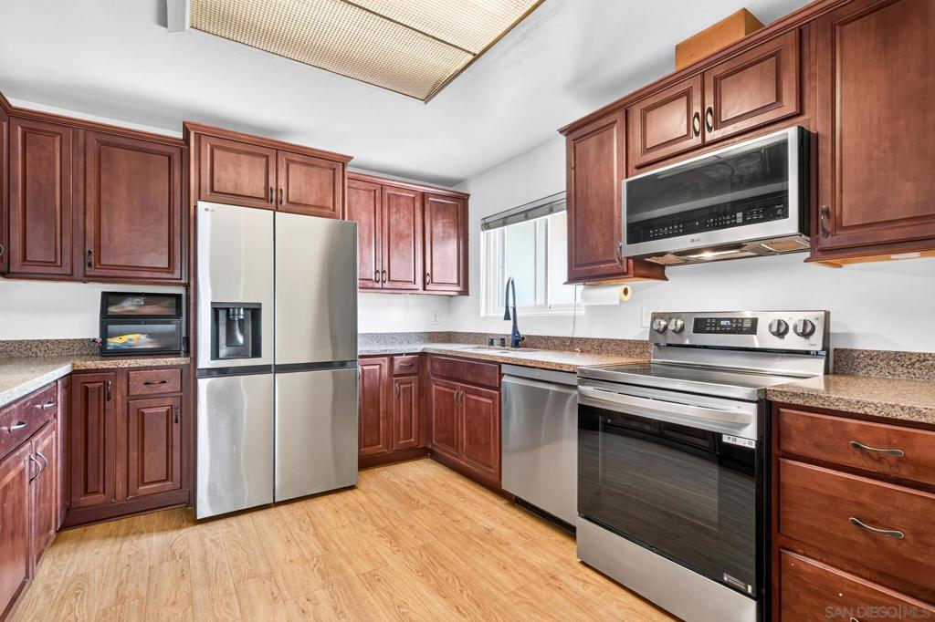 423 5th St. Property Photo 1
