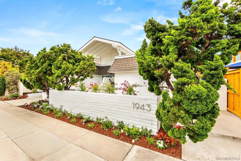 1943 Coast Property Photo 1