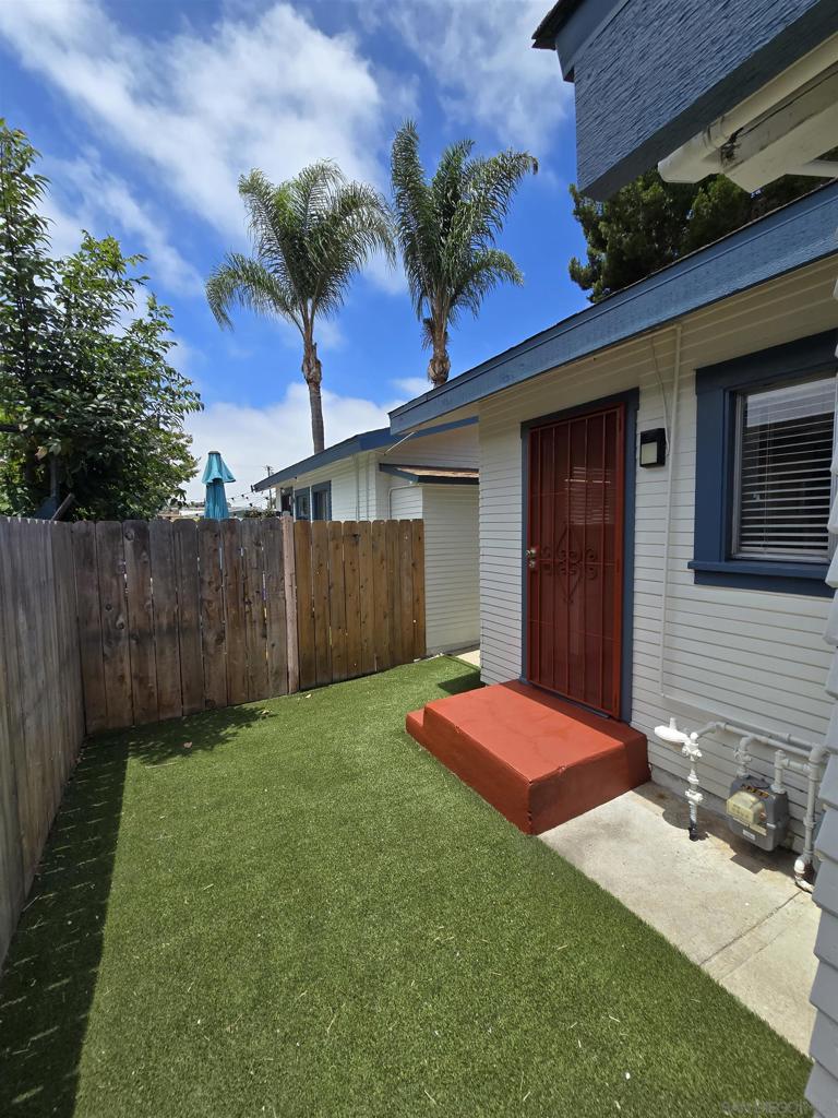 3357 59 30th Property Photo 3