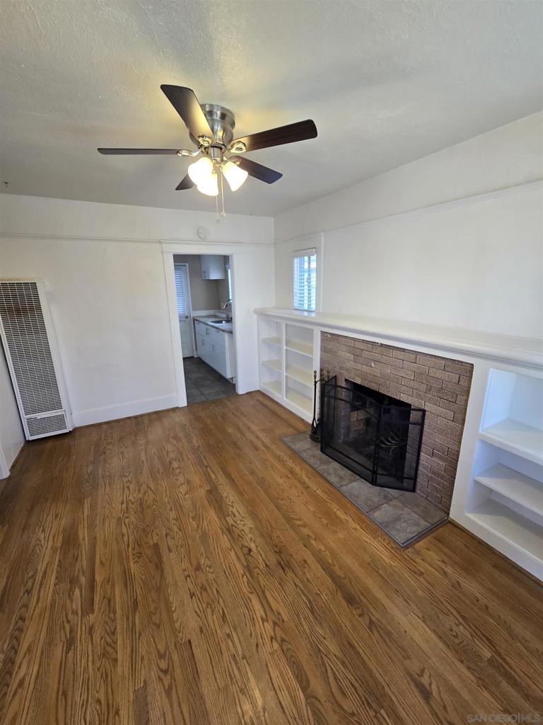 3357 59 30th Property Photo 4