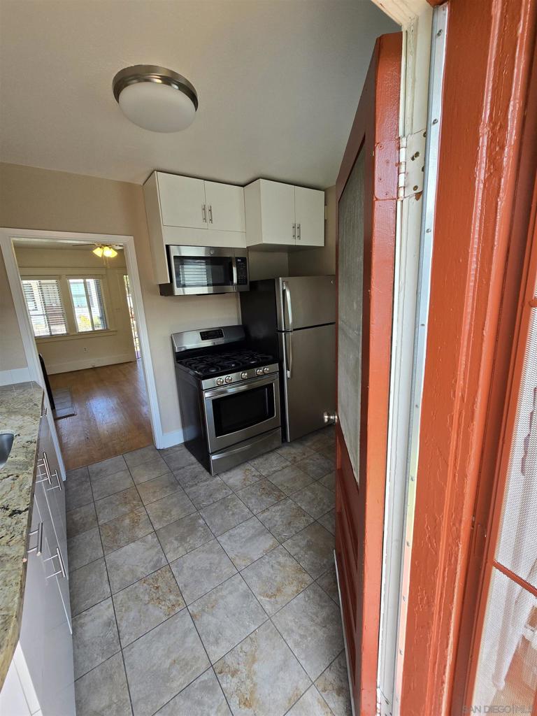 3357 59 30th Property Photo 6